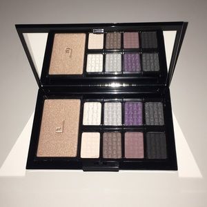 DOUCCE Freemantic EyeShadow Pro Palette